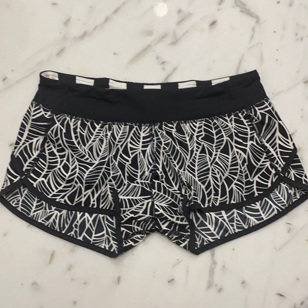 lululemon Speed Up Shorts  2.5 inseam Size 8
